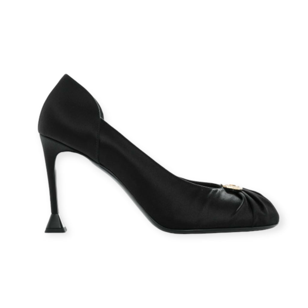 パンプス LE SILLA Black Satin Chanel Amelia Pumps 6102e100bxppsat618_ok_1.jpg
