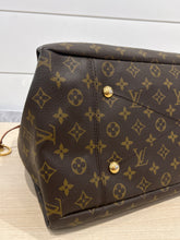 Louis Vuitton Bag, Monogram Canvas Artsy MM