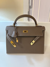 Hermès Bag, Kelly Sellier 32 Etoupe Epsom with Gold Hardware