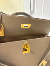 Hermès Bag, Kelly Sellier 32 Etoupe Epsom with Gold Hardware