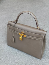 Hermès Bag, Kelly Sellier 32 Etoupe Epsom with Gold Hardware