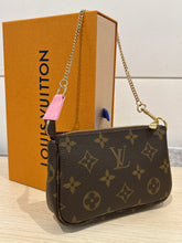 Louis Vuitton Monogram 2023 Christmas Animation Alpine Pochette Accessories