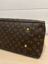 Louis Vuitton Bag, Monogram Canvas Artsy MM