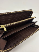 Louis Vuitton Damier Ebene Canvas Zippy Wallet