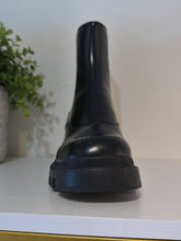 Gucci Shoes, Black Leather Ankle Chelsea Boots (size 37)