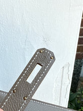 Hermès Bag, Kelly Sellier 32 Etoupe Epsom with Gold Hardware