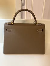 Hermès Bag, Kelly Sellier 32 Etoupe Epsom with Gold Hardware