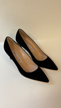 Manolo Blahnik Shoes, Black Suede Point Toe 70 Pumps (size 35)