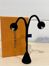 Louis Vuitton LV Volt Studs, 18k White Gold And Diamond