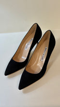 Manolo Blahnik Shoes, Black Suede Point Toe 70 Pumps (size 35)