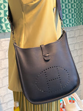 Hermès 2013 Evelyne III 29 Navy Clemence Leather Crossbody