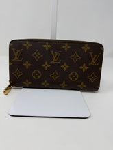 Louis Vuitton Monogram Canvas Zippy Wallet