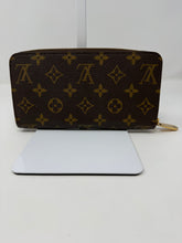 Louis Vuitton Monogram Canvas Zippy Wallet