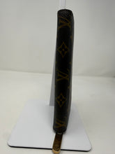Louis Vuitton Monogram Canvas Zippy Wallet