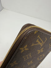 Louis Vuitton Monogram Canvas Zippy Wallet