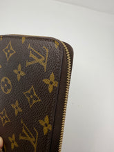 Louis Vuitton Monogram Canvas Zippy Wallet