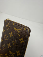 Louis Vuitton Monogram Canvas Zippy Wallet