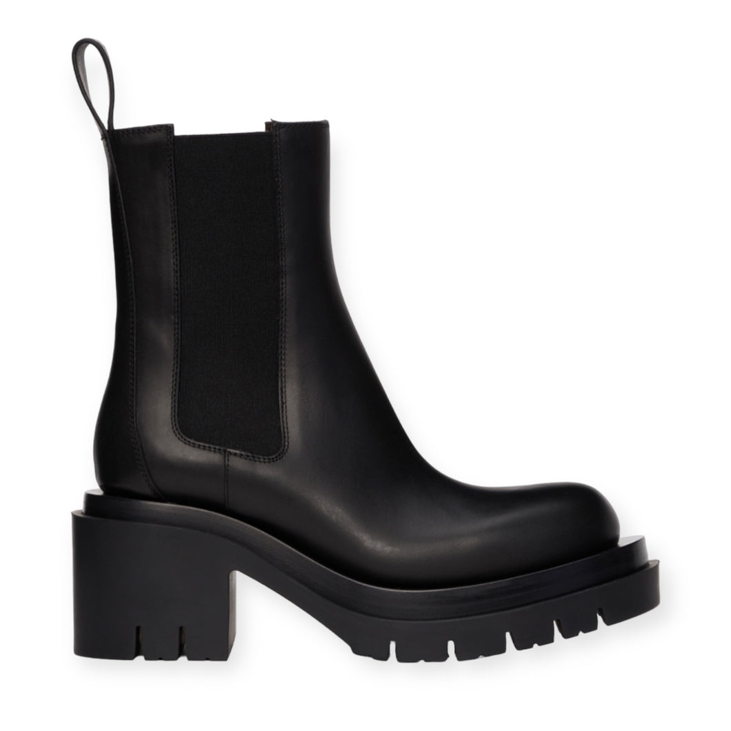 Bottega Veneta Shoes, Black Leather Lug Ankle Boots (size 38)