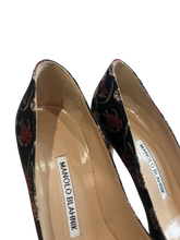 Manolo Blahnik Shoes, Floral Jacquard Silk Pumps (size 36)