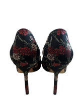Manolo Blahnik Shoes, Floral Jacquard Silk Pumps (size 36)