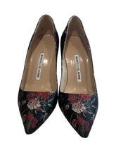 Manolo Blahnik Shoes, Floral Jacquard Silk Pumps (size 36)