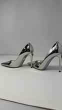 Dolce & Gabbana Shoes, Silver Cardinale 105 Pointed Pumps (size 35)