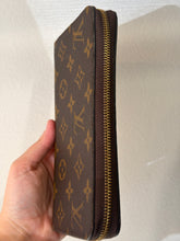 Louis Vuitton Monogram Canvas Zippy Wallet
