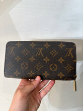 Louis Vuitton Monogram Canvas Zippy Wallet