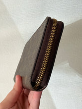Louis Vuitton Monogram Canvas Zippy Wallet